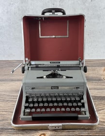Royal Quiet De Luxe Typewriter