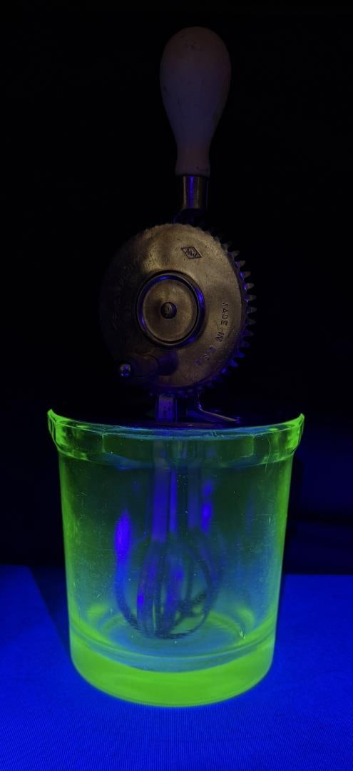Uranium Glass Kitchen Beater Jar (1 of 7)