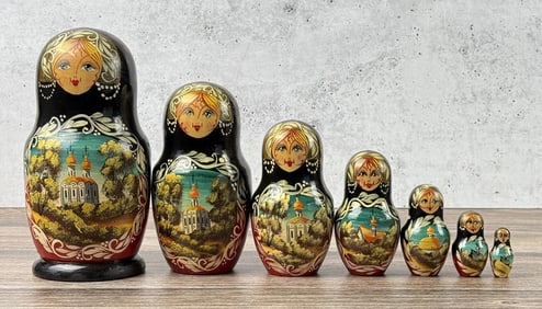 Traditional Russian Matryoshka Nesting Doll Set
