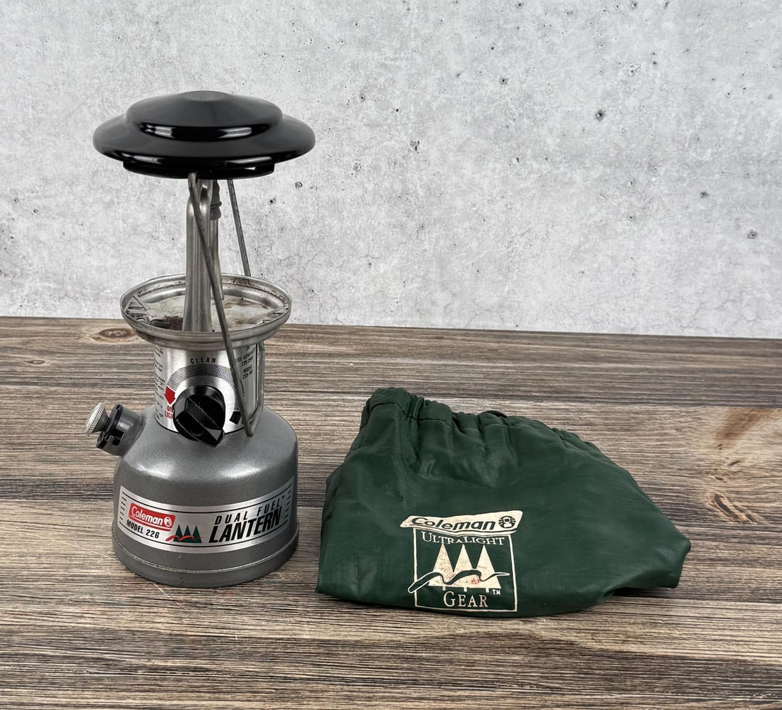Coleman Ultralight 226 Hiking Camping Lantern (1 of 5)