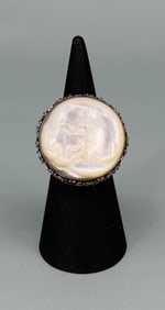 Sarda Sterling Silver Mother of Pearl Cat Ring