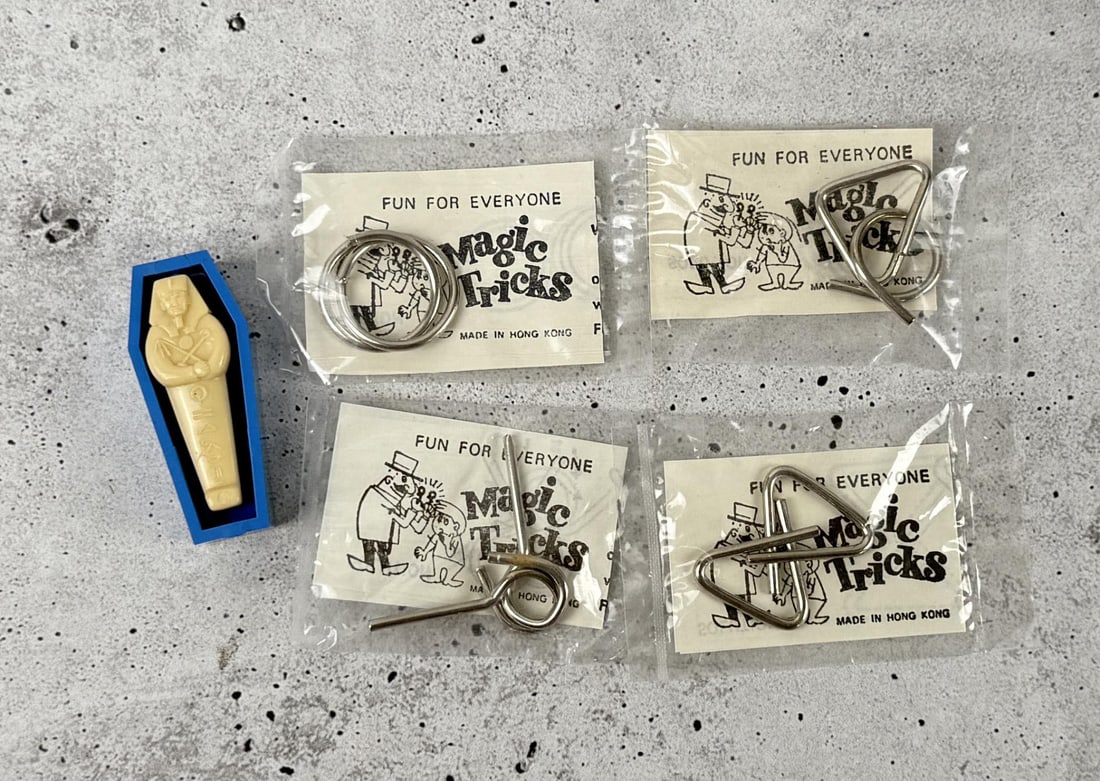 Group Of Dime Store Magic Tricks (1 of 7)