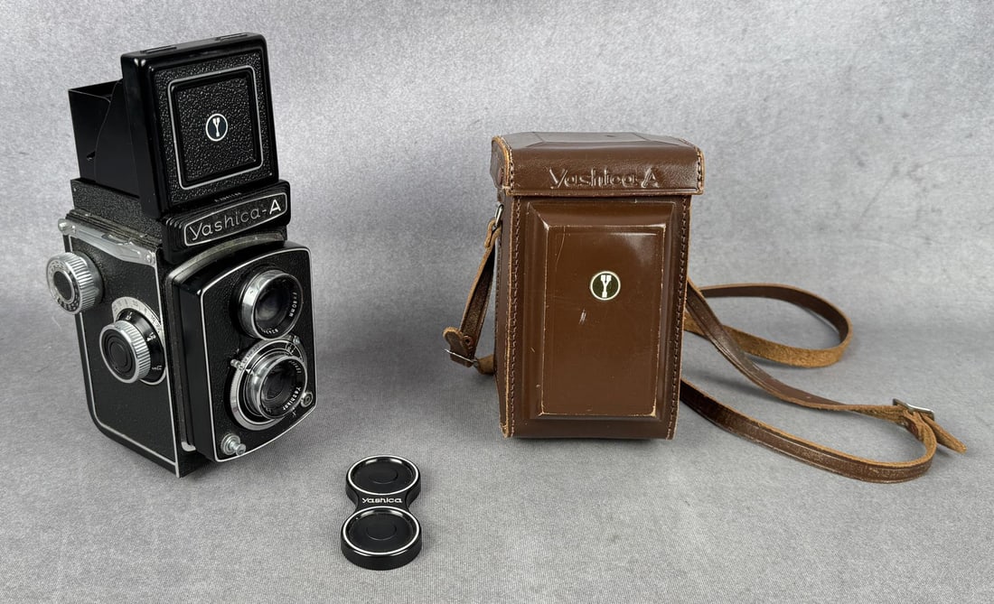 Yashica-A 120 Medium Format TLR Camera (1 of 11)