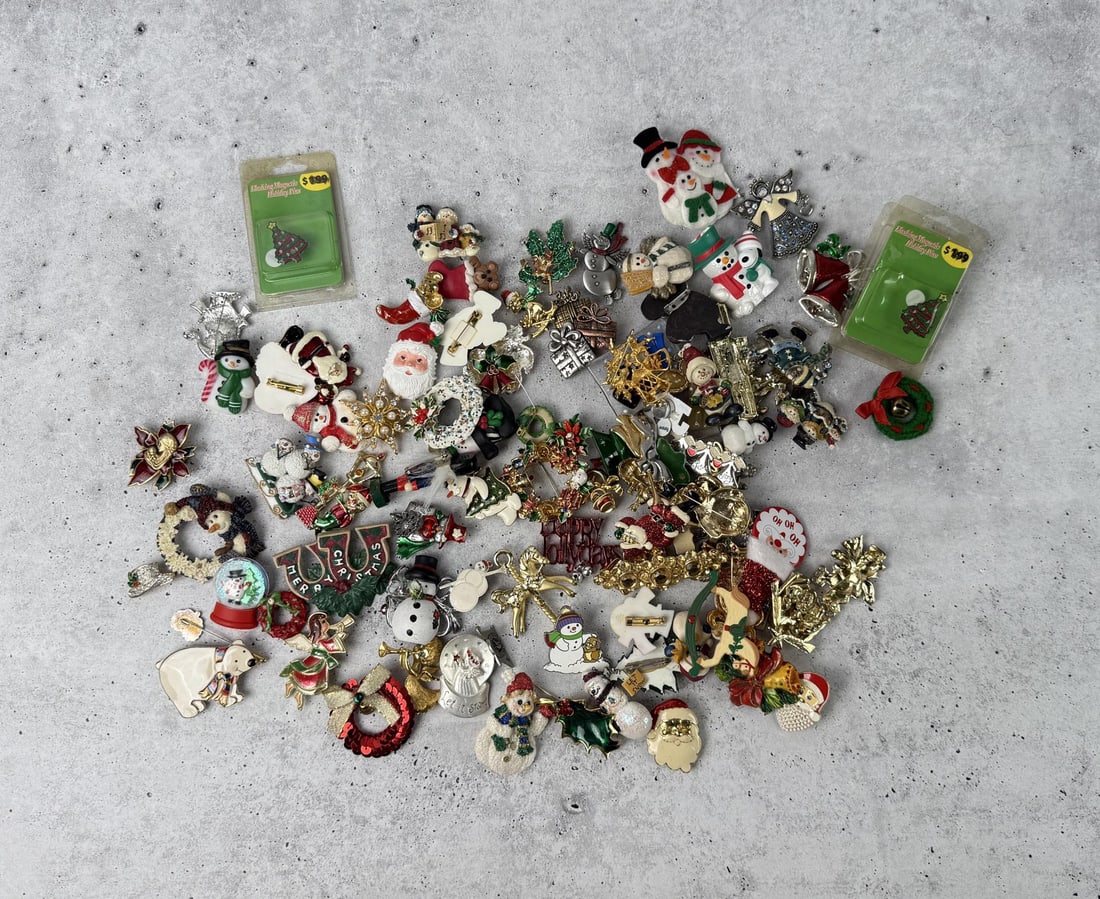 Group Of Christmas Holiday Jewelry: 2.8 lbs