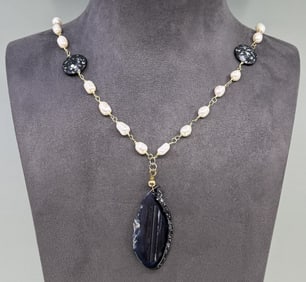 Pearl Bead With Shell Pendant Necklace