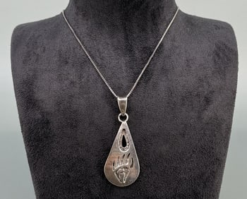 Navajo Sterling Silver Bear Paw Necklace