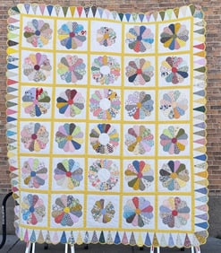 Antique Dresden Plate Quilt