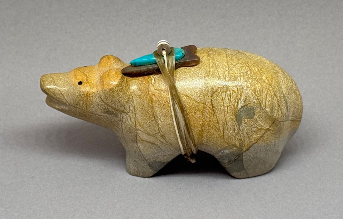 Alice Homer Zuni Bear Fetish (1 of 4)