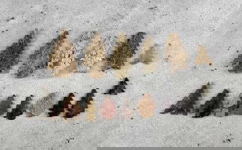 Ancient Native American Indian Arrowheads: Nice grouping.