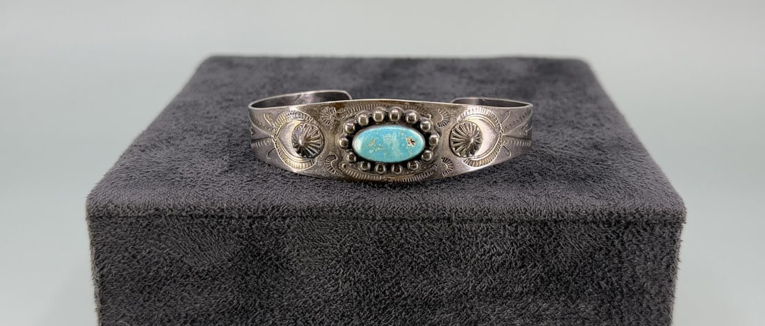 Old Pawn Navajo Sterling Silver Turquoise Bracelet (1 of 4)