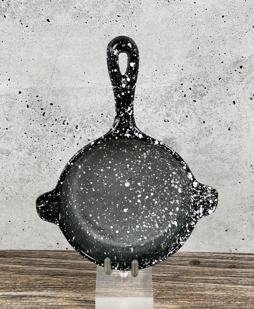 Wagner Ware Cast Iron Enamel Skillet Ashtray: 5 3/4" by 4 1/4"