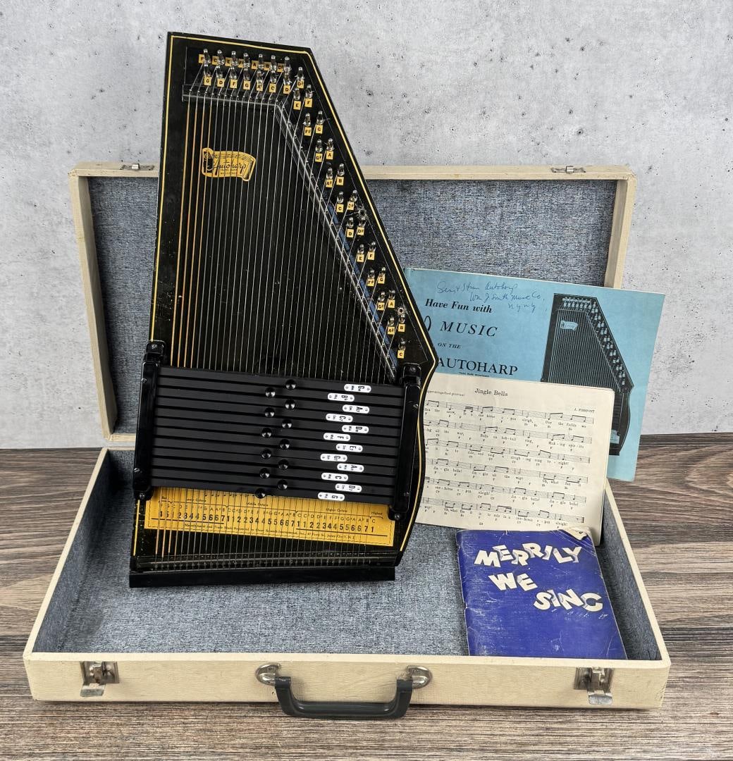 Oscar Schmidt Autoharp: With case. 22 1/8" by 11 3/4".