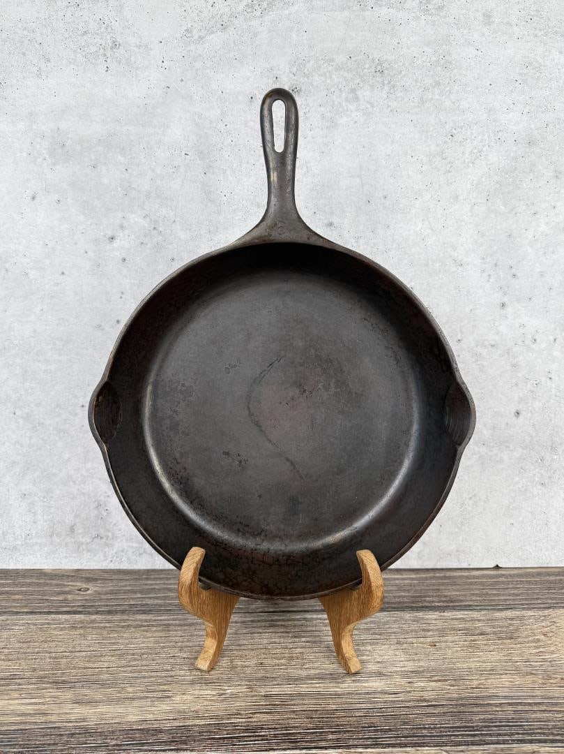 Griswold No 9 Cast Iron Skillet: Small Logo.