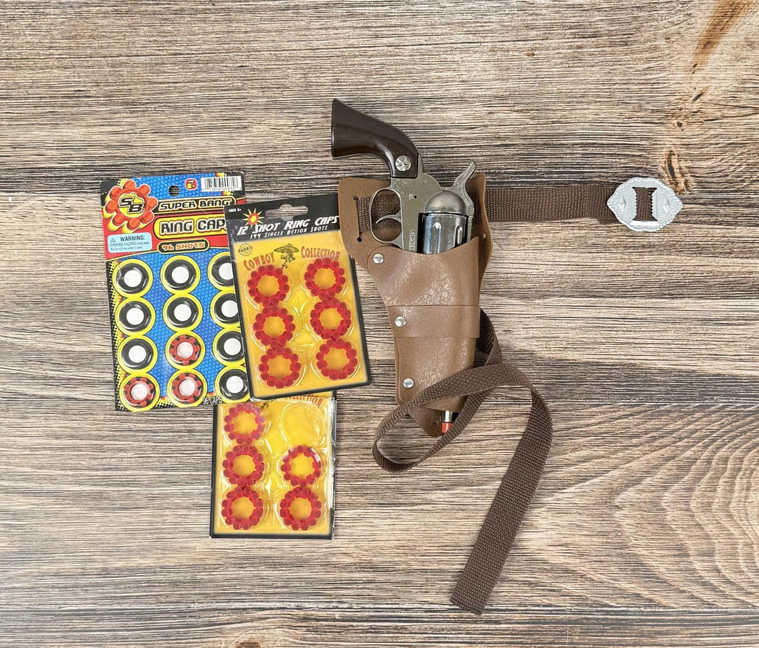 Conher 121 Cap Gun: With holster and caps.