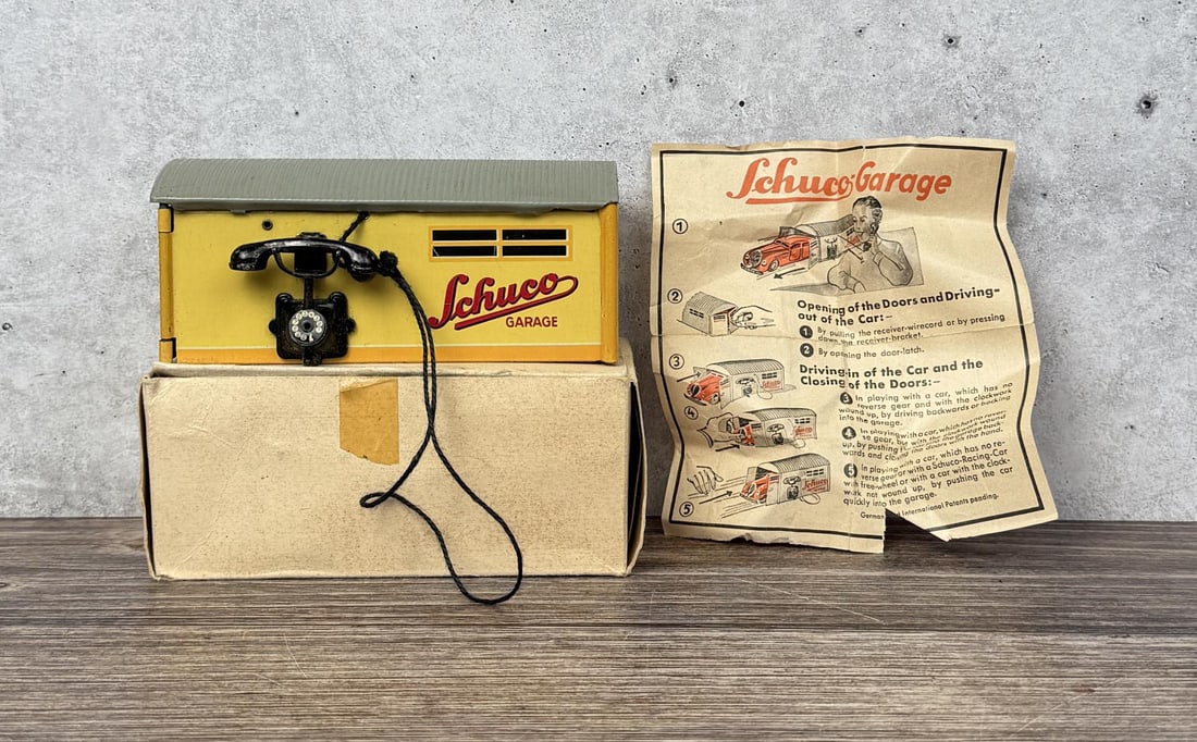 Schuco 1500 Telephone Garage: Nice example in original box.