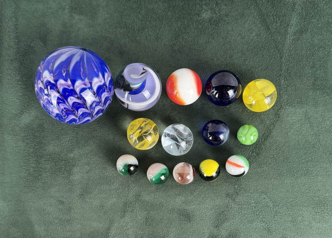 Collection of Art Glass Marbles: Nice grouping. Largest is 2" diameter.