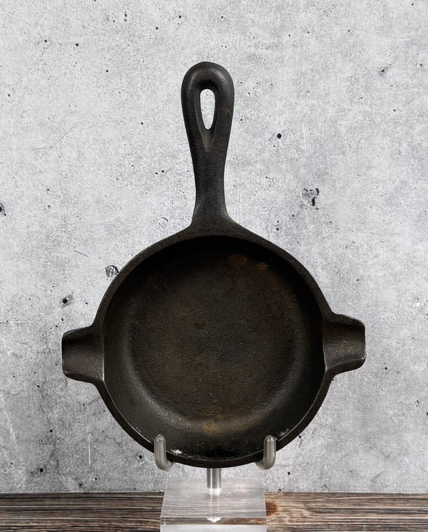 Lodge Cast Iron Mini Skillet Ashtray: Nice example.