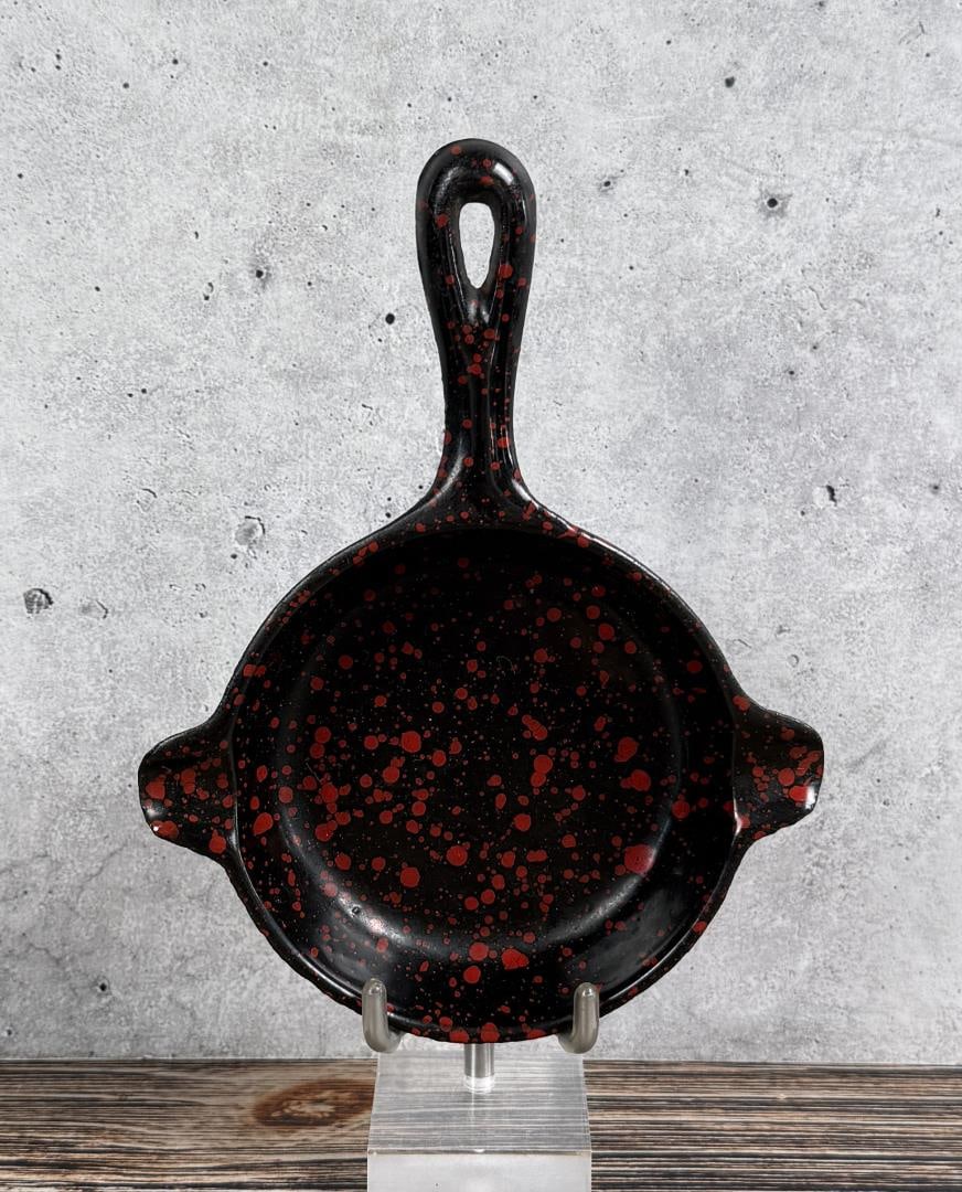 Wagner Enamel Cast Iron Mini Skillet Ashtray: Nice example.