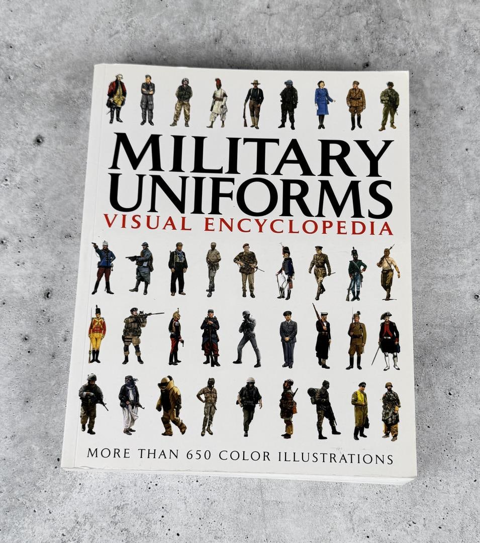 Military Uniforms Visual Encyclopedia: 2011