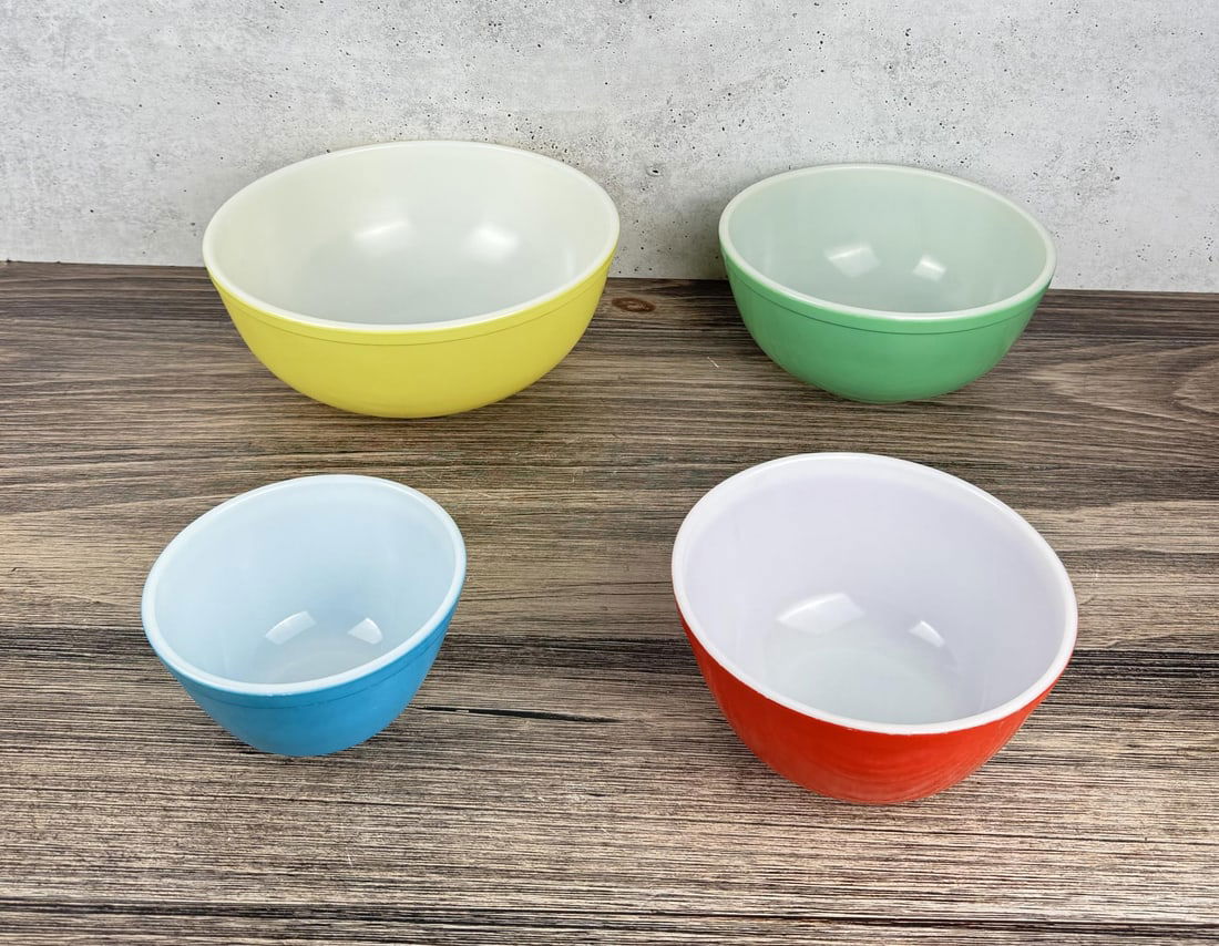 Pyrex Primary Colors Mixing Bowl Set: Nice set, red has some scuffing.