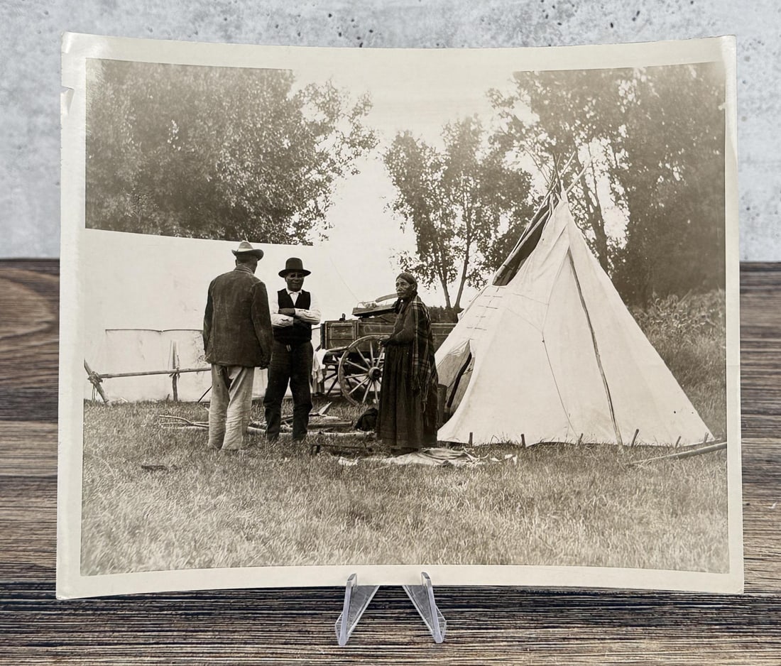 Fort Yates Standing Rock Indian Family Photo (1 of 5)