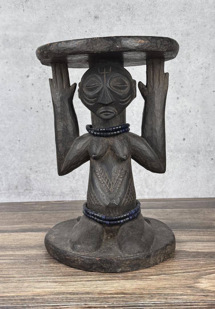 Luba Shankadi Maternity Stool (1 of 8)