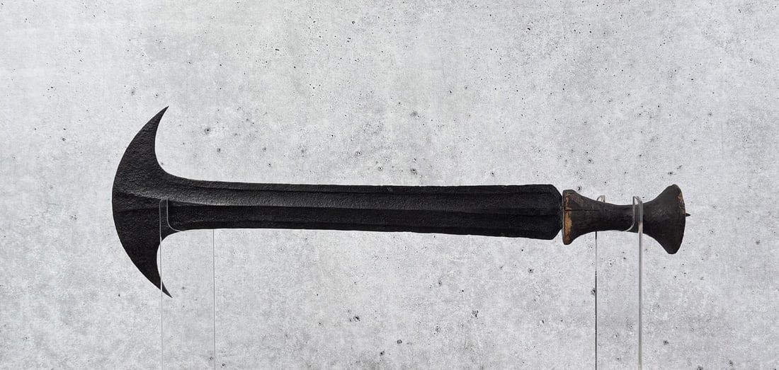 Konda Ikakalaka Short Sword (1 of 3)