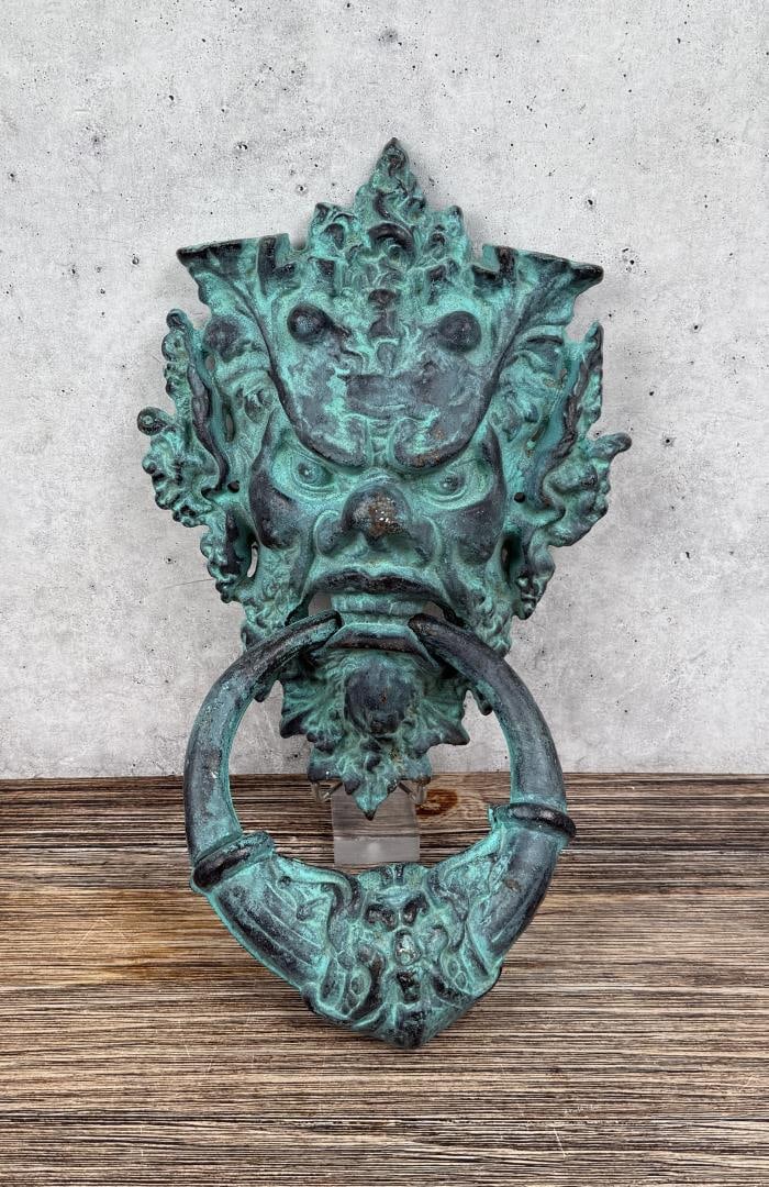 Large Cast Iron Door Knocker (1 of 4)