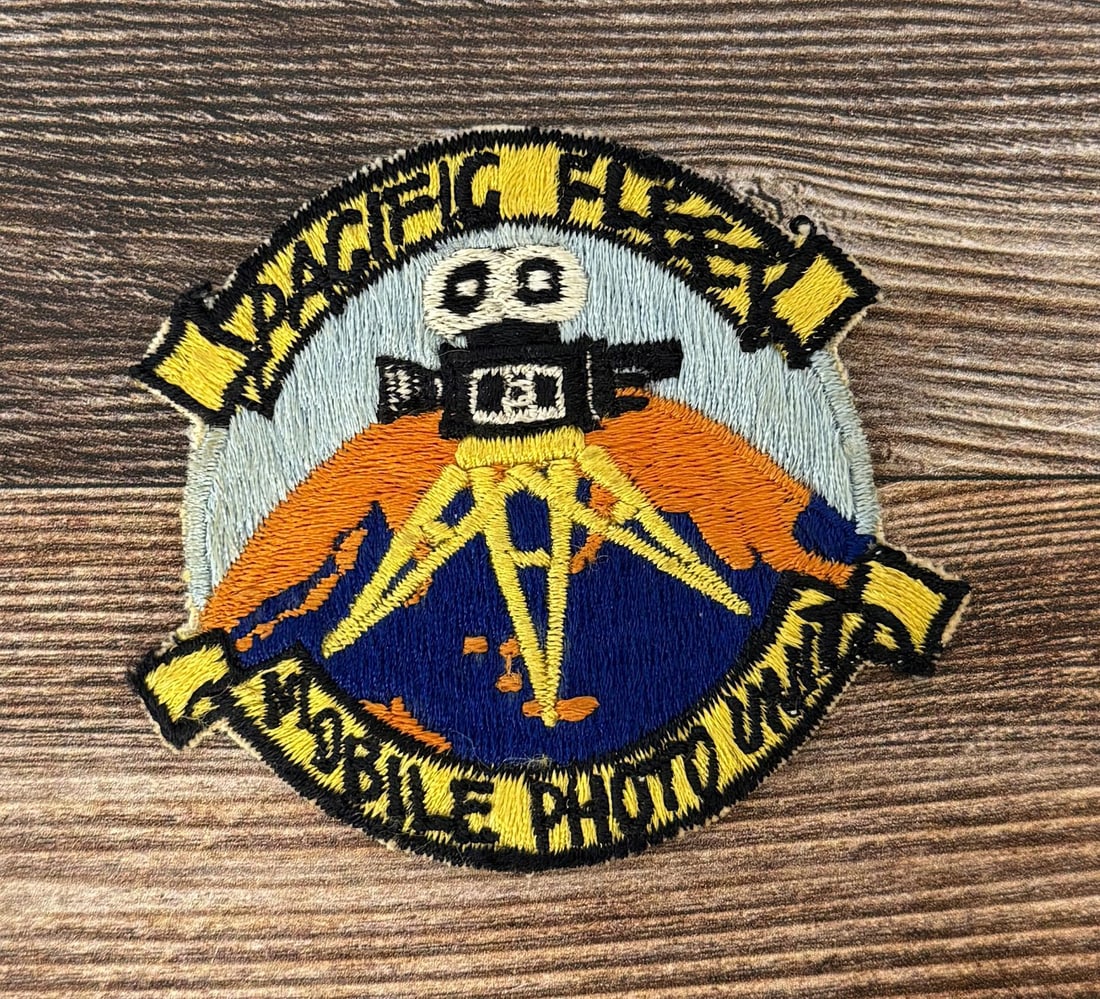 US Navy Pacific Fleet Mobile Photo Unit Patch: Original Korean War Era Patch. 3" long. Provenance: Lifetime Military Memorabilia & Arms Collection of Peter L. Knepton (1956-2023 Savannah, Georgia)