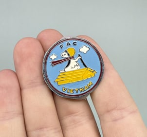 Vietnam War US Air Force 19th TASS Snoopy Pin