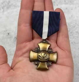 WW2 US Navy Cross Medal
