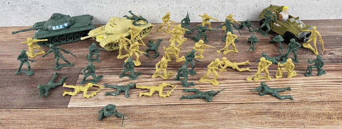 Plastic Toy Tanks & Army Men