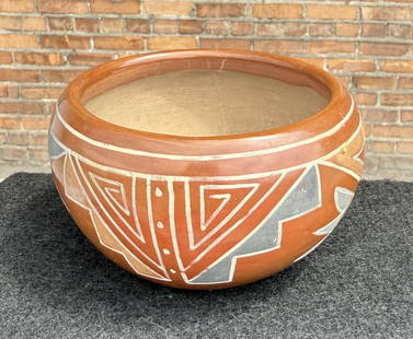 Santa Clara Pueblo Pot: 4 3/4" diameter, 2 7/8" tall.