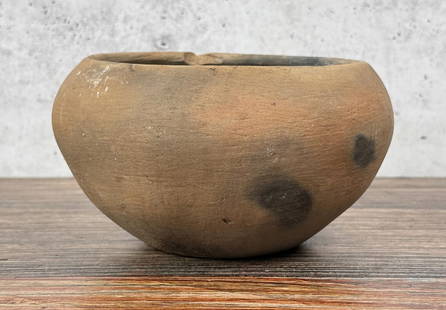 Ancient Caddo Texas Indian Pottery Pot Vessel: 7 1/8" diameter, 4" tall.