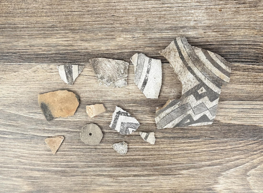 Ancient Anasazi Black on White Pot Shards: Nice grouping.