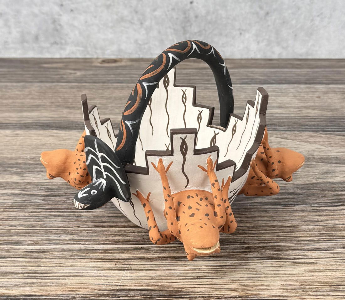 Victor Lahaleon Zuni Pueblo Frog Kiva Basket (1 of 7)