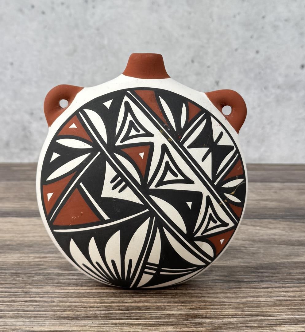 D. Leon Laguna Pueblo Pottery Canteen: 7 1/8" by 6 1/2" by 3 1/4"