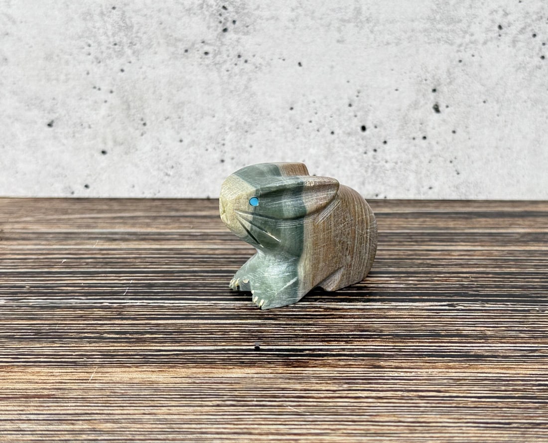 Patricia Wayne Zuni Carved Rabbit Fetish: 1 1/2" by 1" by 5/8".