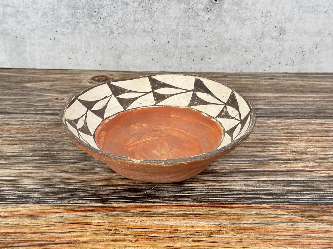 Antique Cochiti Pueblo Bowl: Has use wear as shown. 7 5/8" diameter, 2 1/2" tall.