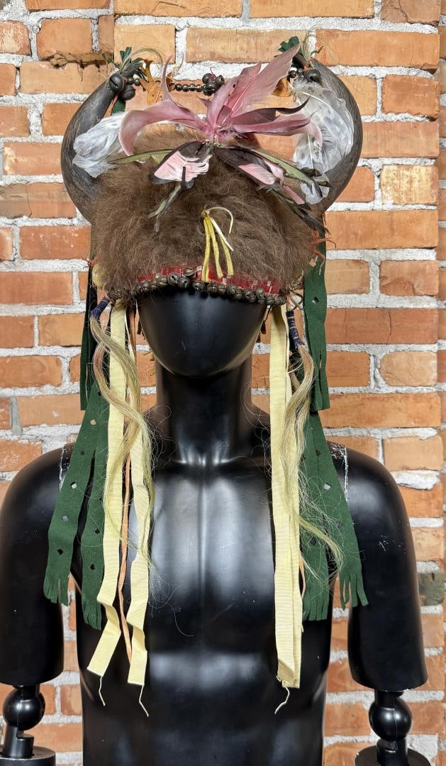 Blackfoot Montana Indian Buffalo Horn Headdress (1 of 16)