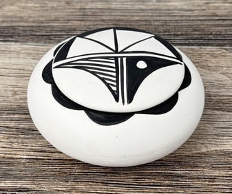Acoma Pueblo Pottery Lidded Box