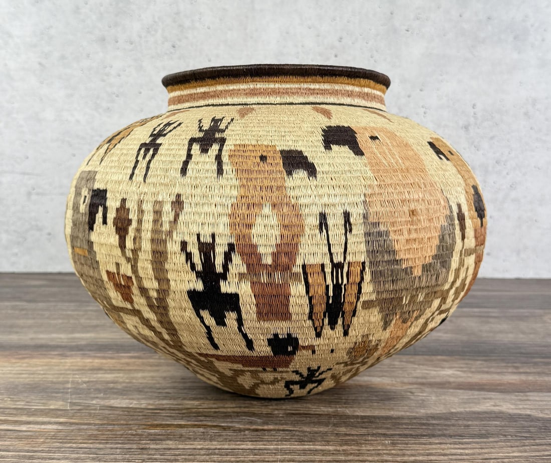 Birds Frogs Wounaan Embera Rainforest Basket: 12 3/8" diameter, 9 1/4" tall.