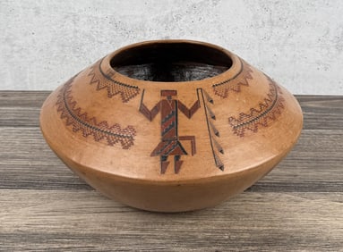 Lorraine Williams Navajo Yei Pot