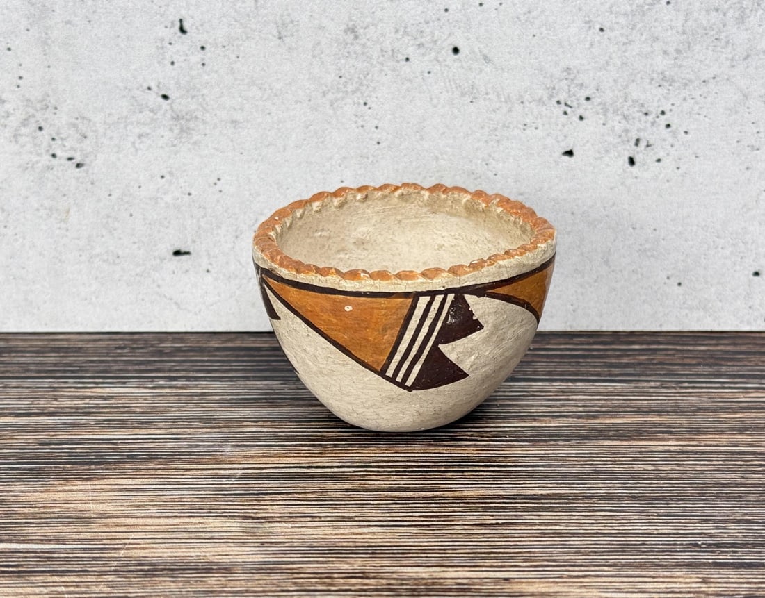 Acoma Pueblo Pot (1 of 4)