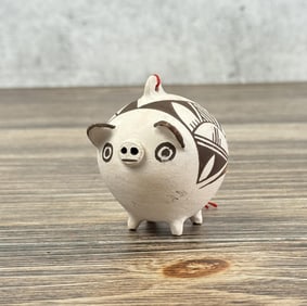 Regina Leno Acoma Pueblo Pottery Pig