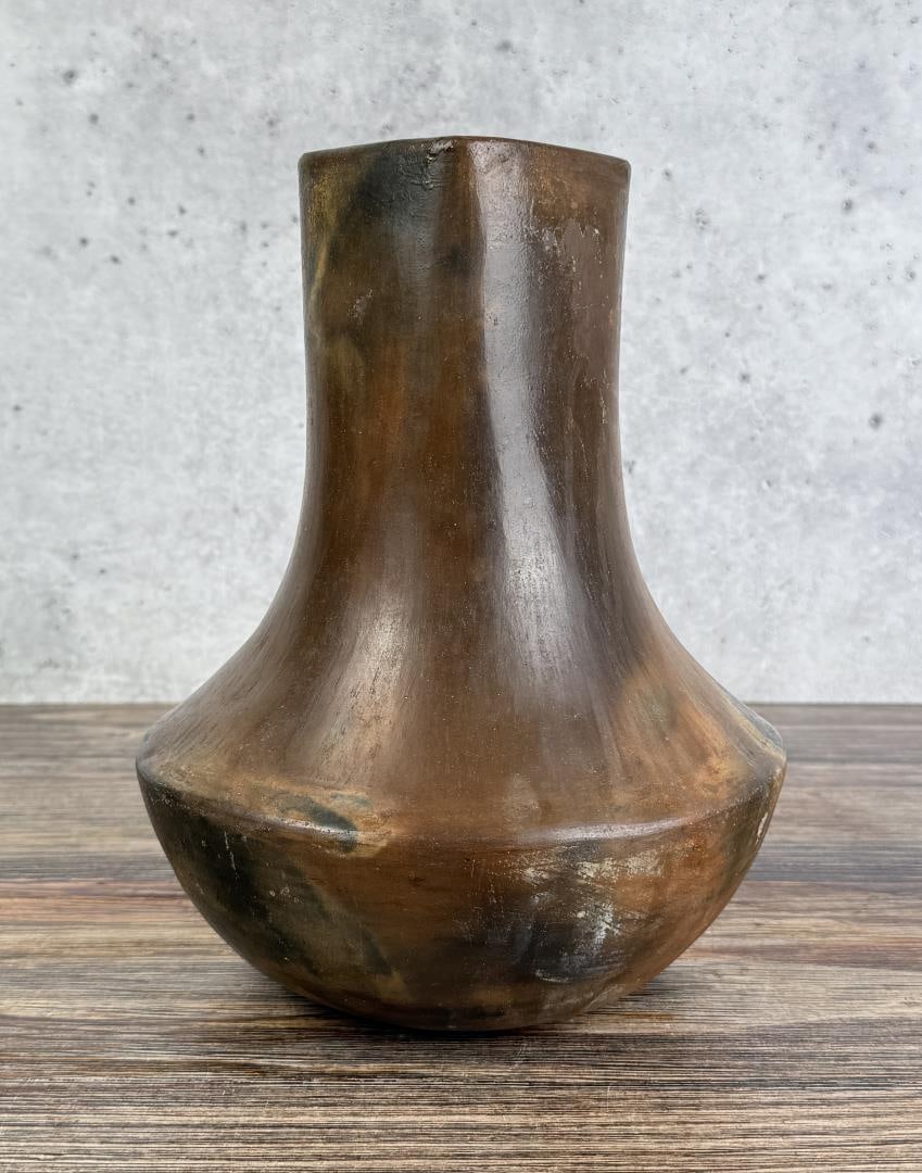 Navajo Indian Pine Pitch Pottery Vase (1 of 5)