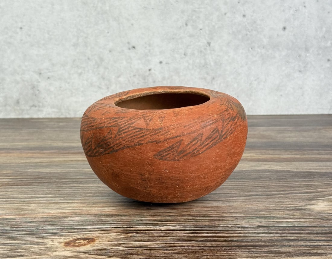Ancient Anasazi Dogoszhi Tusayan Seed Jar Pot: Wonderful example. Unrestored. 6 3/8" diameter, 4 1/8" tall.