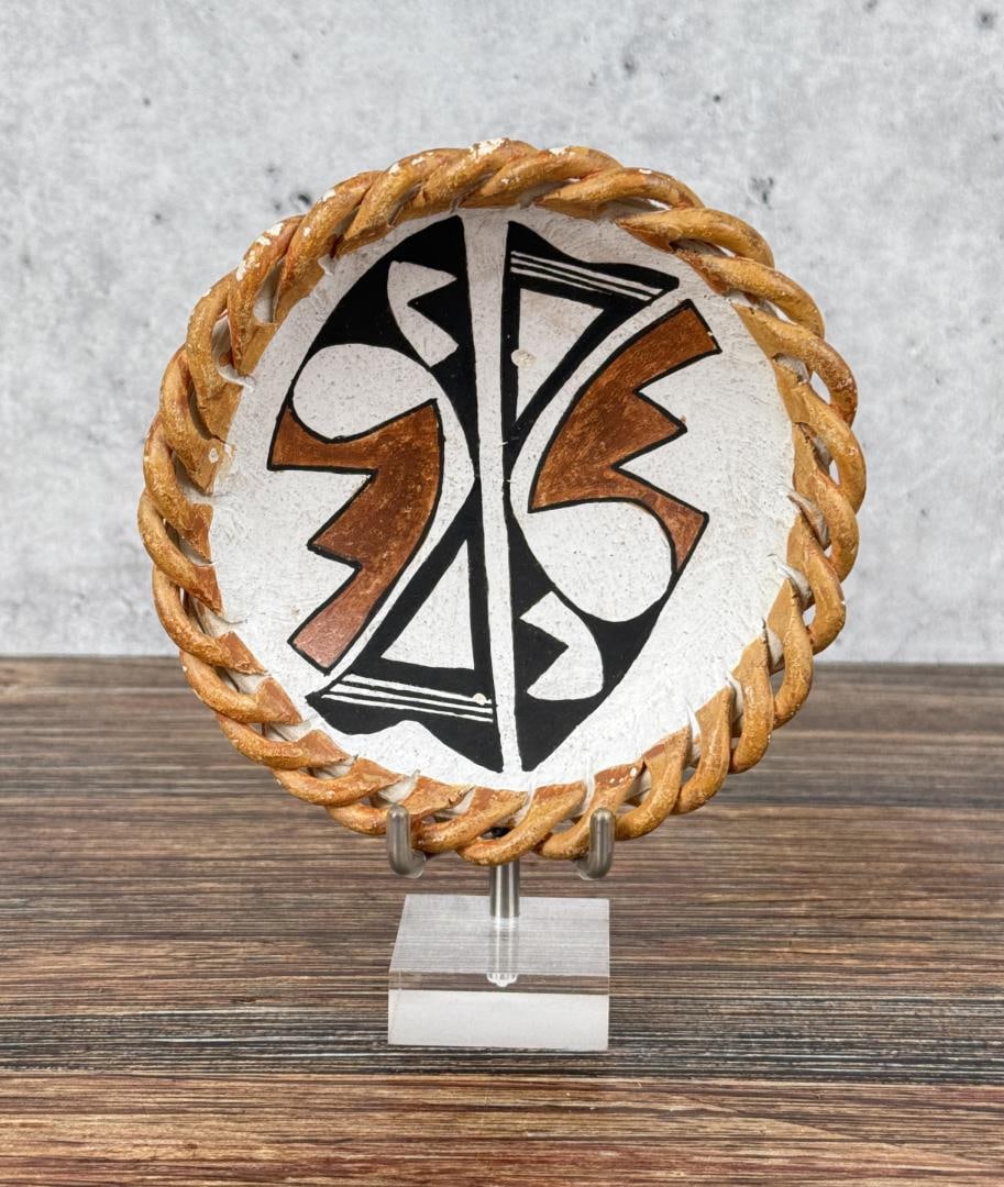 Acoma Pueblo Braided Rim Bowl Dish: 5" diameter, 1 1/4" tall.