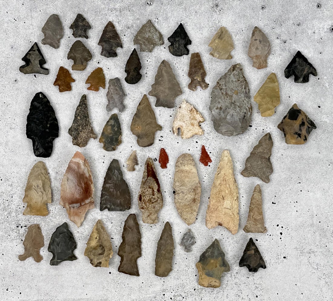Ancient Native American Indian Arrowheads Tools (1 of 5)