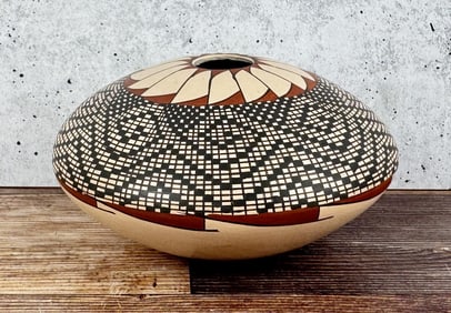 Chel Acosta Mata Ortiz Pottery Pot